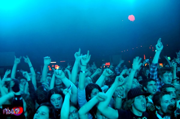 HOLLYWOOD UNDEAD Crowd - TORONTO Sunday April 3rd 2011