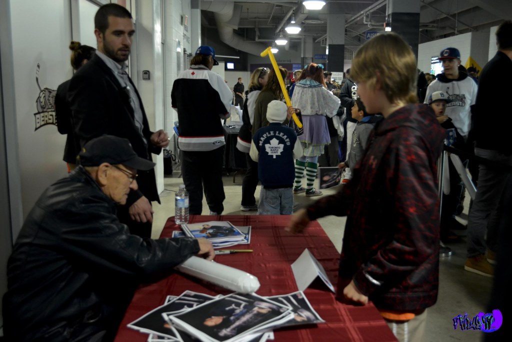 HOCKEY LEGEND JOHNNY BOWER AND FAN @ AUTOGRAPH SIGNING - MONDAY