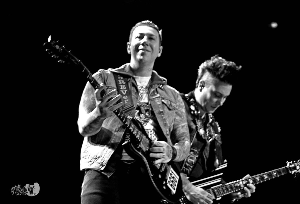 AVENGED SEVENFOLD GUITARS - ZACKY VENGENCE & SYNYSTER GATES LIVE @ MAYHEM FEST 2014 TORONTO